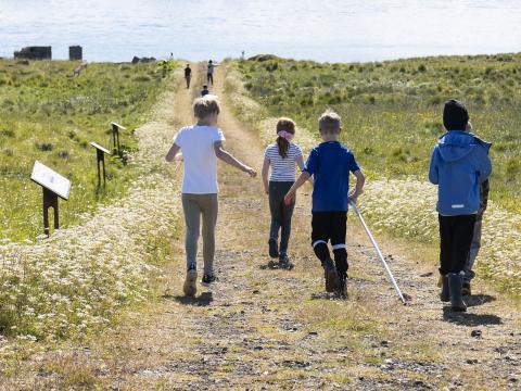 Börn að leik 