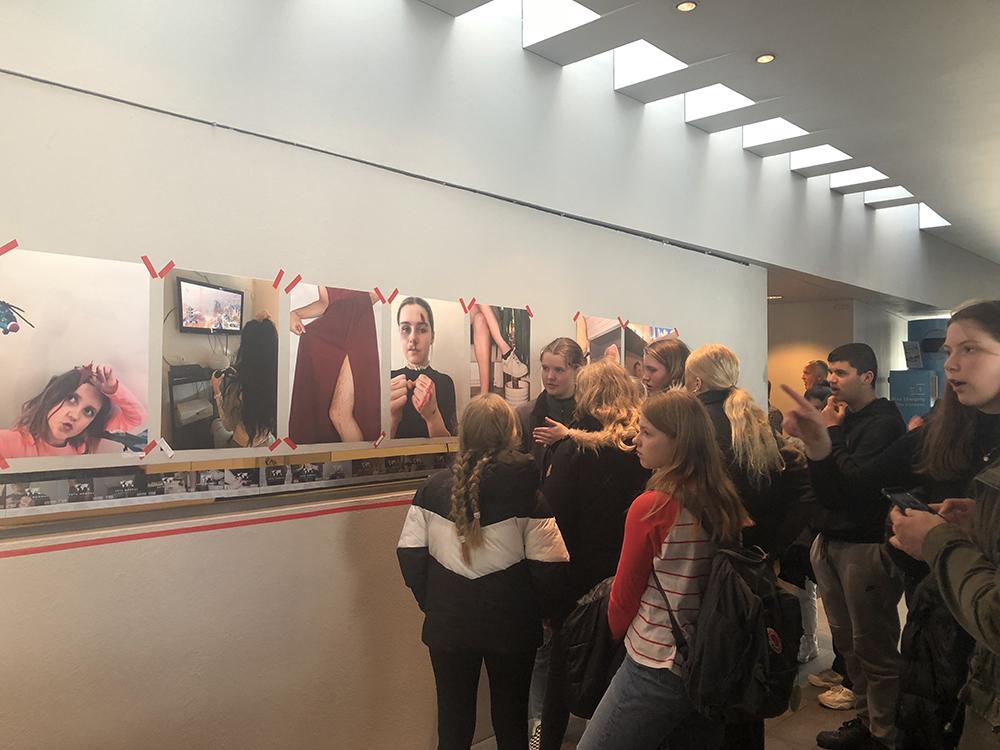 Krakkar við opnun á ljósmyndasýningu sinni í Ráðhúsi Reykjavíkur.