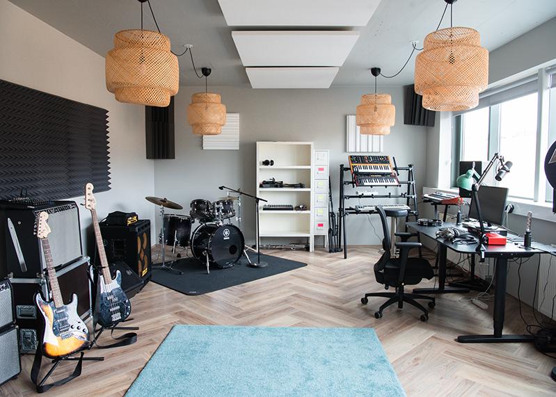Photo of the studio room at Hitt Húsið. Many musical instruments.