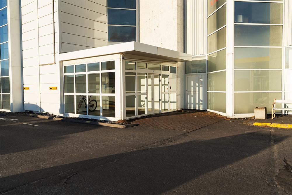The entrance to East Center on Bíldshöfði.