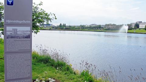 Cultural landmark by the pond in Hljómskálagarður