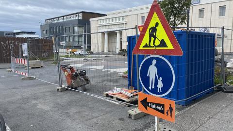 Lokun og hjáleið við Rauðarárstíg.